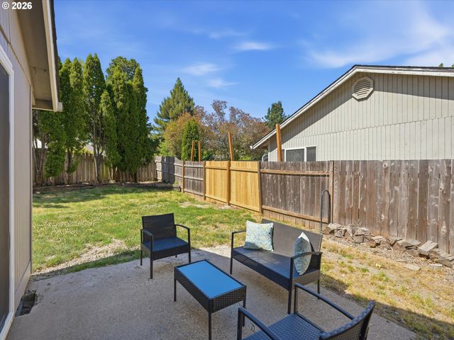 601 E OXFORD St, Newberg, OR 97132