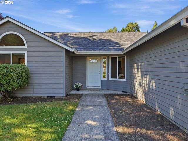 601 E OXFORD St, Newberg, OR 97132