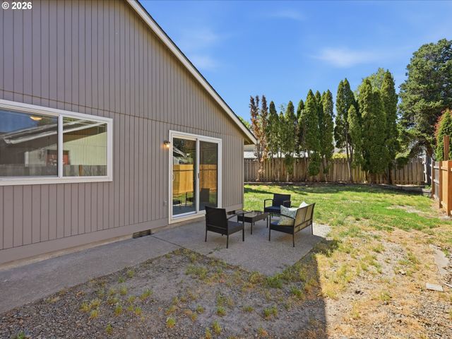 601 E OXFORD St, Newberg, OR 97132
