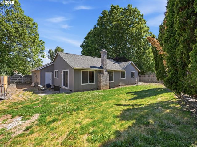 601 E OXFORD St, Newberg, OR 97132