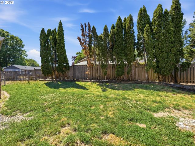 601 E OXFORD St, Newberg, OR 97132