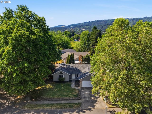 601 E OXFORD St, Newberg, OR 97132