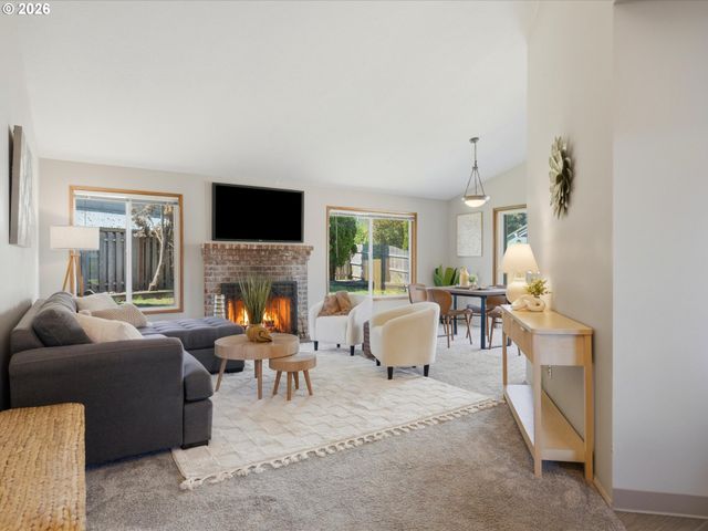 601 E OXFORD St, Newberg, OR 97132