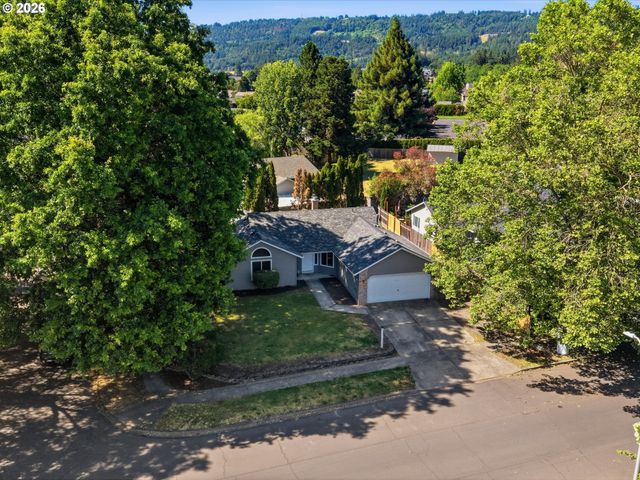 601 E OXFORD St, Newberg, OR 97132