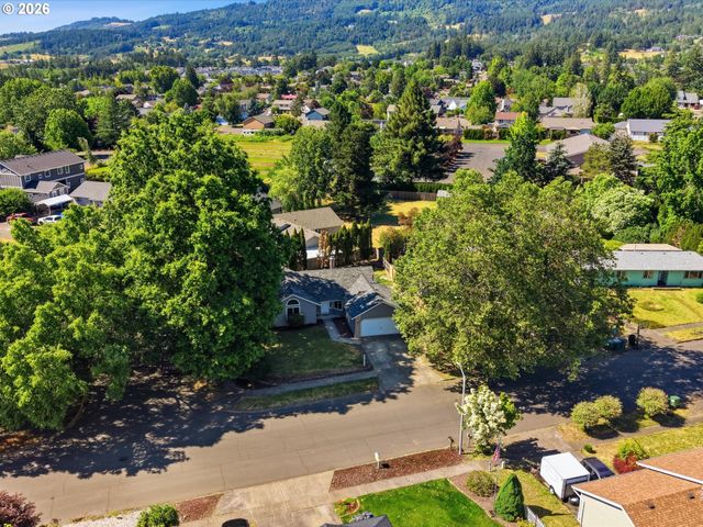 601 E OXFORD St, Newberg, OR 97132
