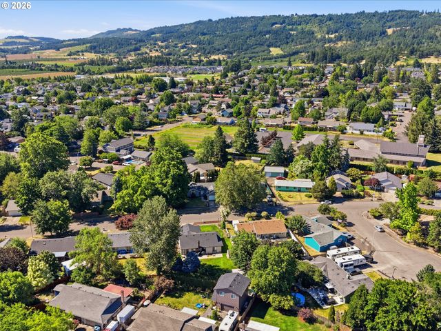 601 E OXFORD St, Newberg, OR 97132