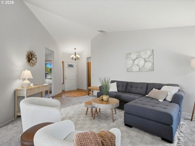 601 E OXFORD St, Newberg, OR 97132