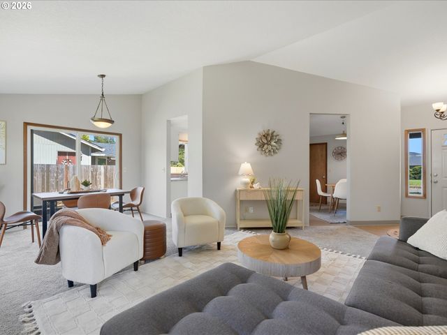 601 E OXFORD St, Newberg, OR 97132