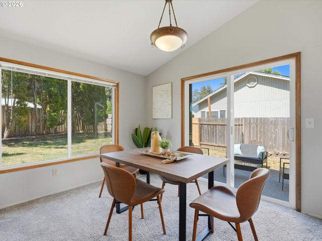 601 E OXFORD St, Newberg, OR 97132