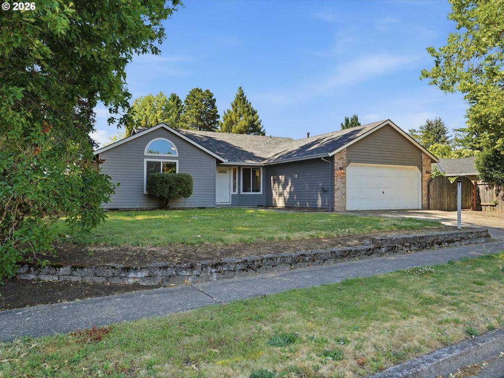 601 E OXFORD St, Newberg, OR 97132