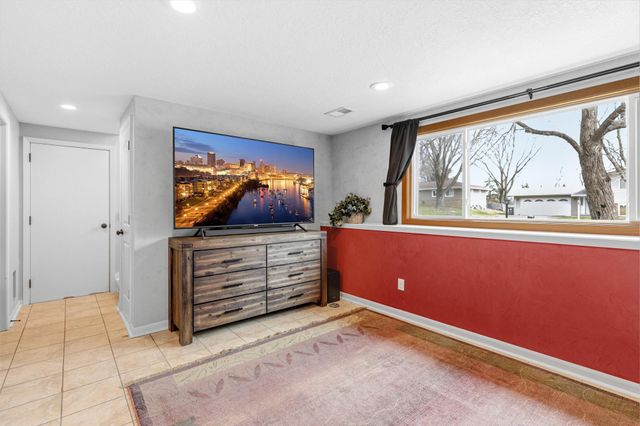 36 13th Avenue SW, New Brighton, MN 55112