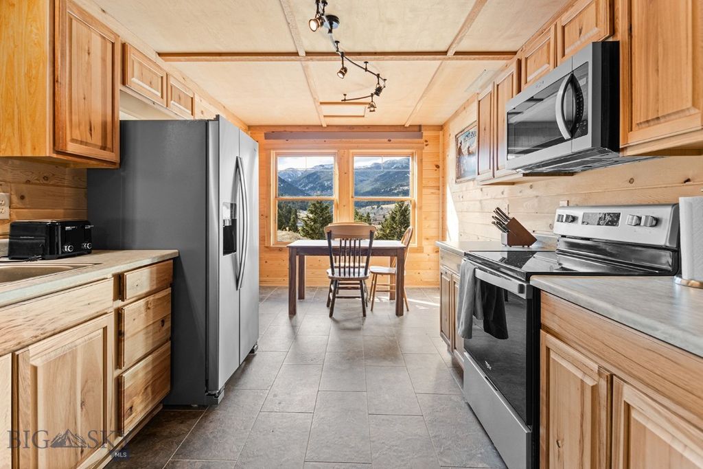569/571 Cinnabar Basin Road, Gardiner, MT 59030 photo 35
