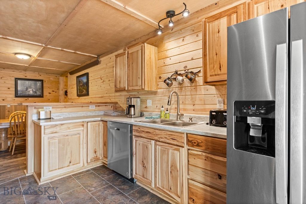 569/571 Cinnabar Basin Road, Gardiner, MT 59030 photo 36
