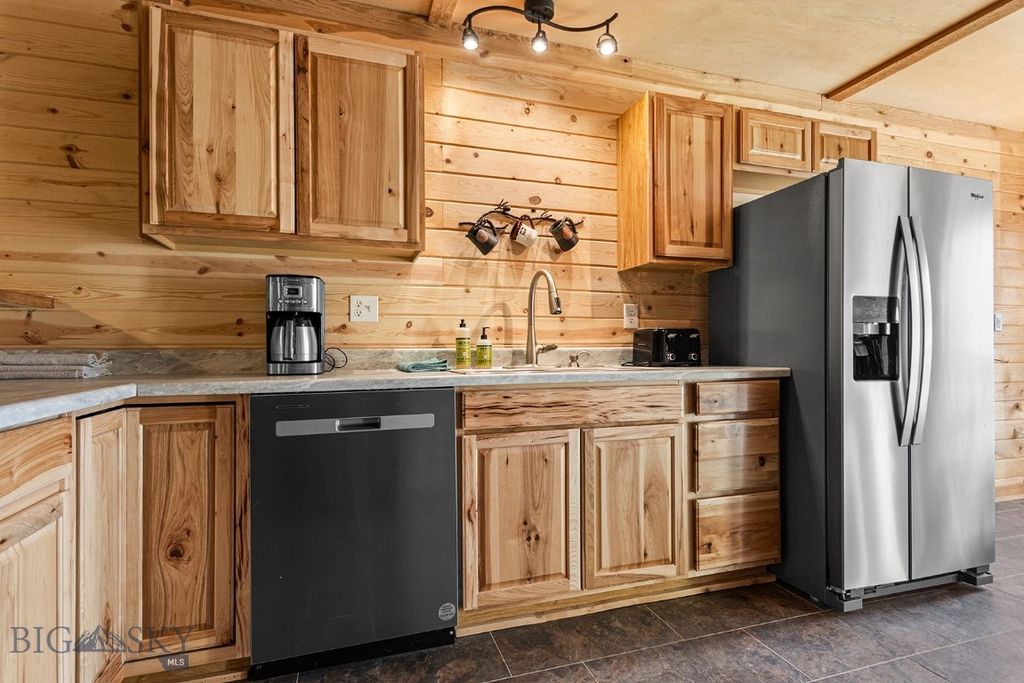 569/571 Cinnabar Basin Road, Gardiner, MT 59030 photo 37