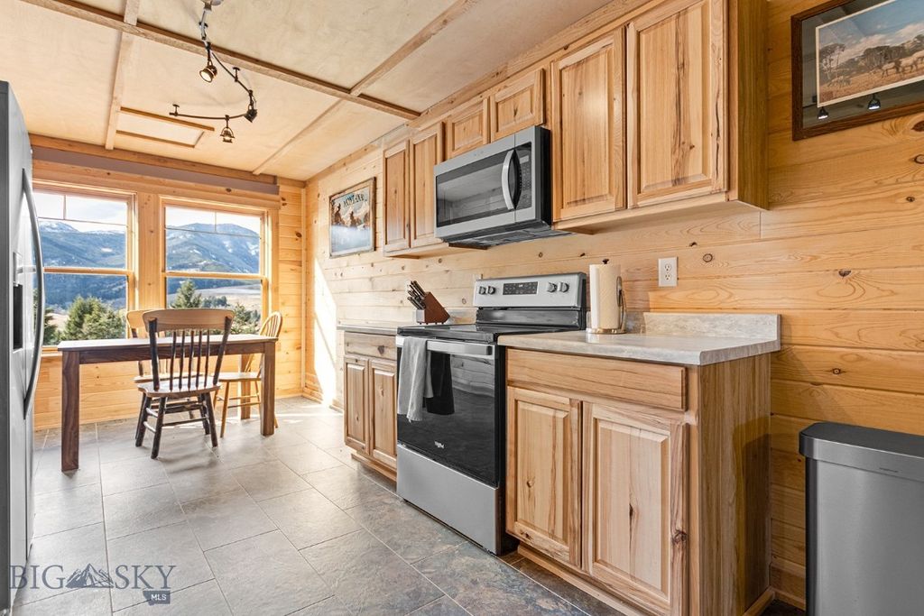 569/571 Cinnabar Basin Road, Gardiner, MT 59030 photo 38