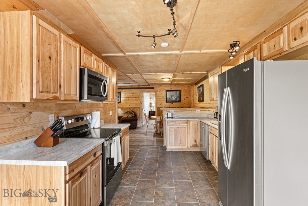 569/571 Cinnabar Basin Road, Gardiner, MT 59030 photo 49