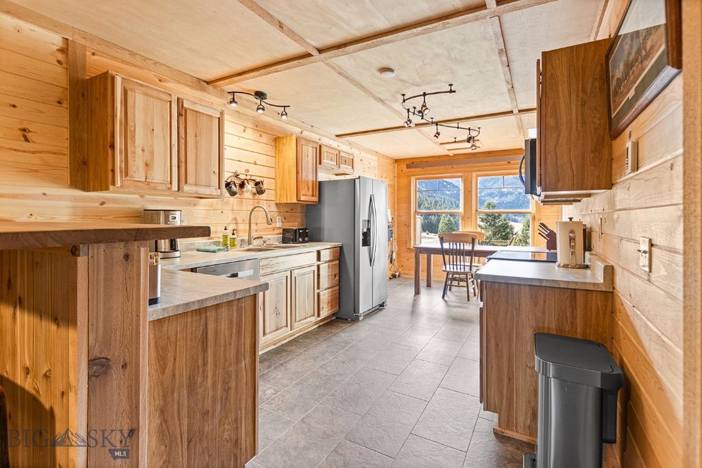 569/571 Cinnabar Basin Road, Gardiner, MT 59030 photo 50