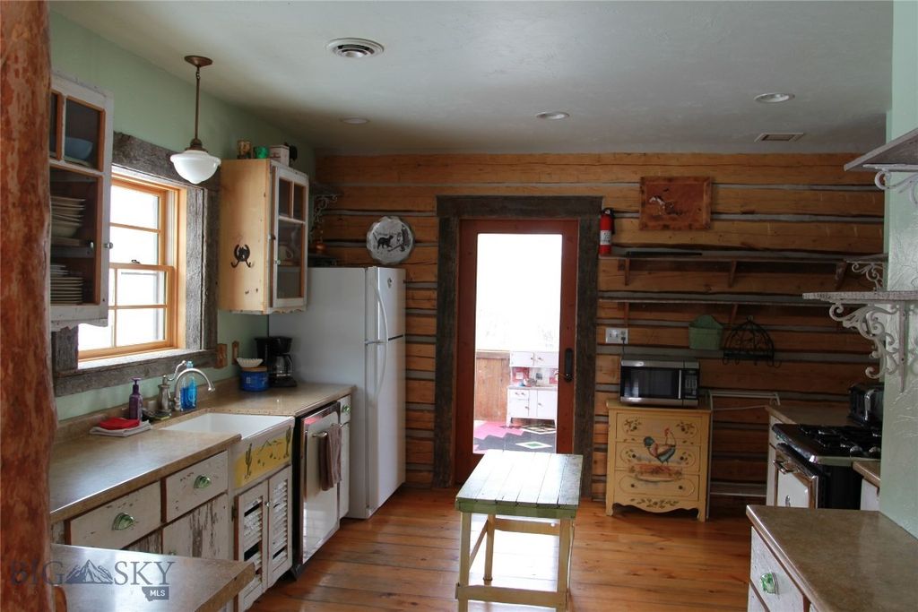 569/571 Cinnabar Basin Road, Gardiner, MT 59030 photo 66