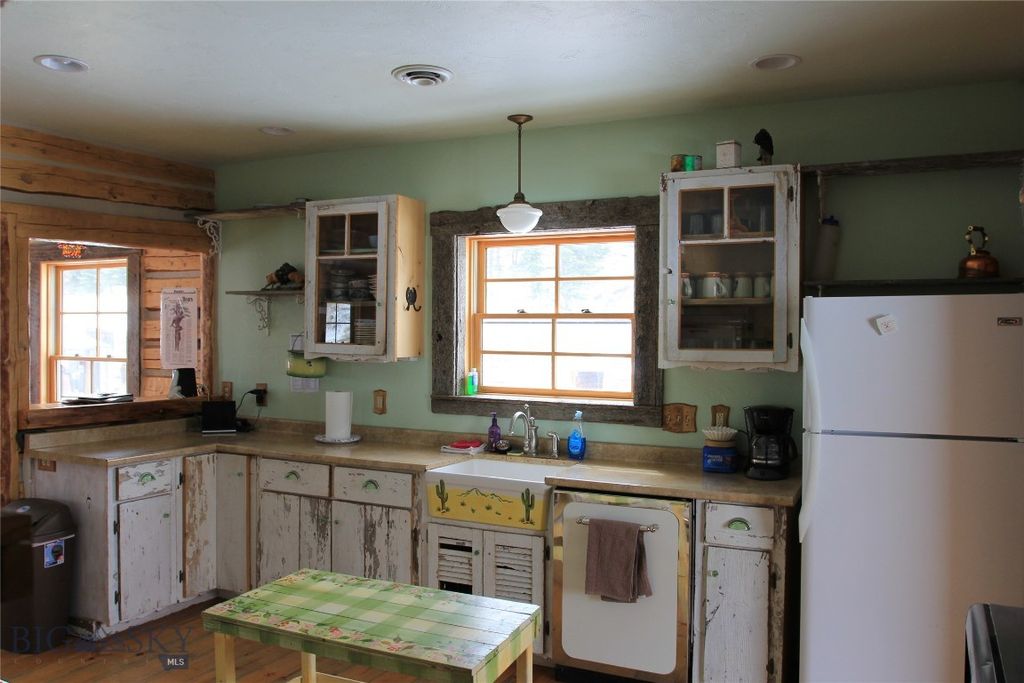 569/571 Cinnabar Basin Road, Gardiner, MT 59030 photo 67