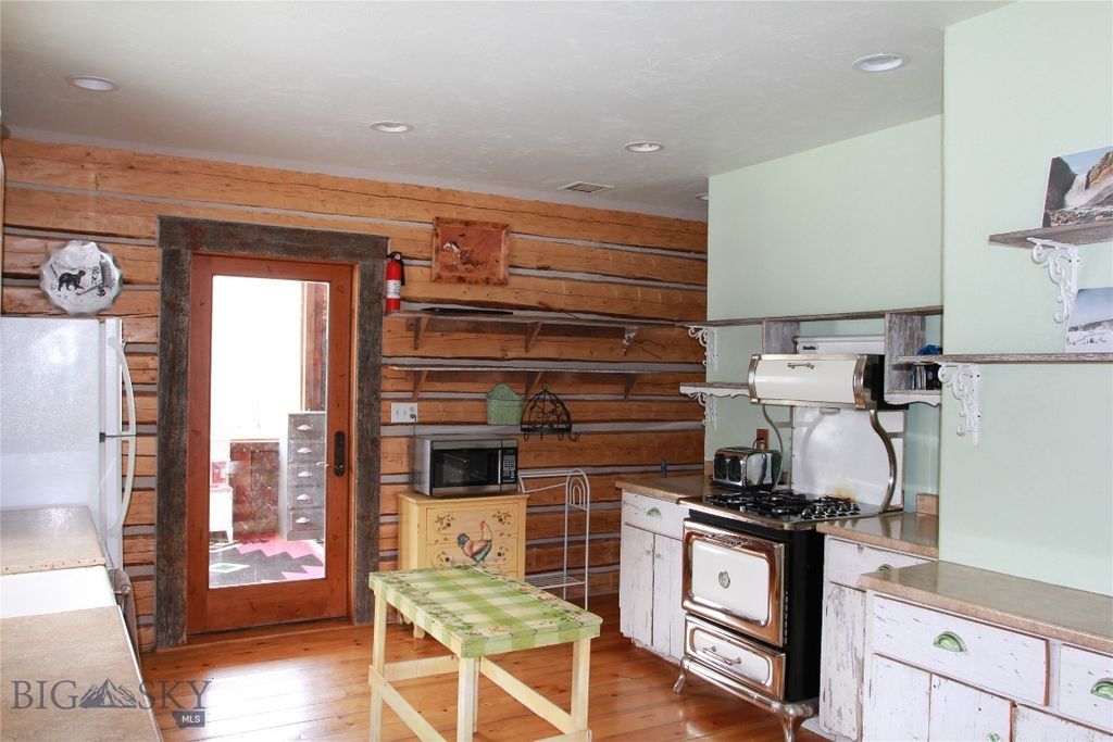 569/571 Cinnabar Basin Road, Gardiner, MT 59030 photo 72