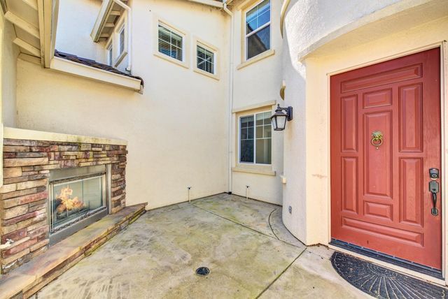 33565 Wildwing Dr, Woodland, CA 95695