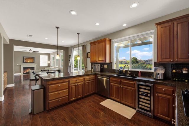 33565 Wildwing Dr, Woodland, CA 95695