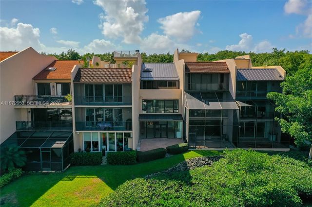 5990 Paradise Point Dr, Palmetto Bay, FL 33157