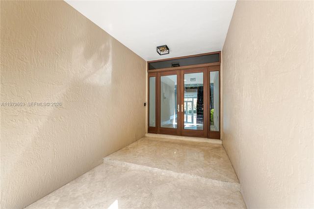 5990 Paradise Point Dr, Palmetto Bay, FL 33157