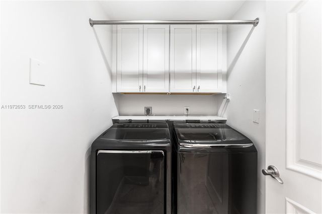 5990 Paradise Point Dr, Palmetto Bay, FL 33157