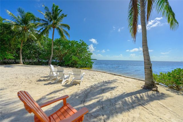 5990 Paradise Point Dr, Palmetto Bay, FL 33157