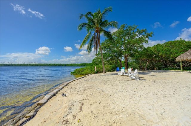 5990 Paradise Point Dr, Palmetto Bay, FL 33157