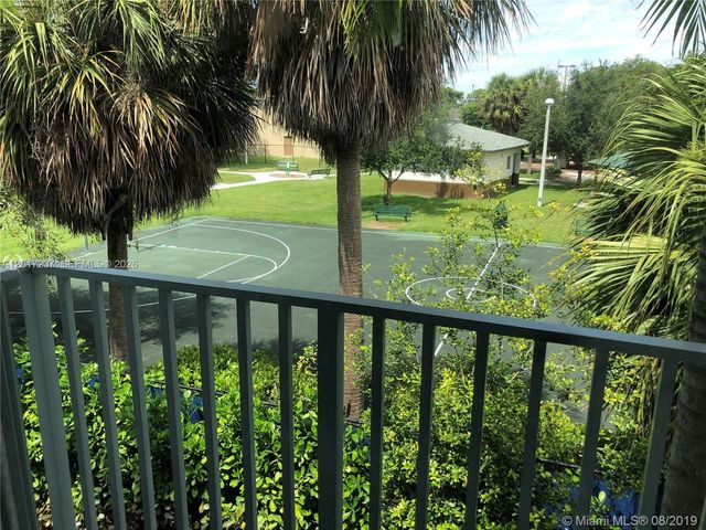 440 NE 35th Court 3, Oakland Park, FL 33334