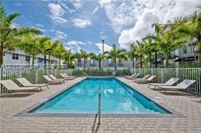 440 NE 35th Court 3, Oakland Park, FL 33334