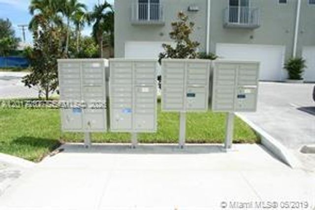 440 NE 35th Court 3, Oakland Park, FL 33334