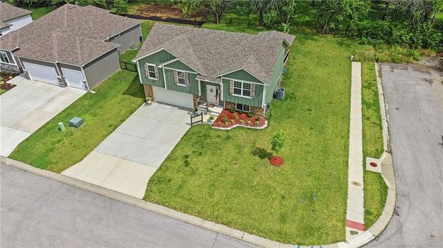 900 Crestwood Drive, Grain Valley, MO 64029