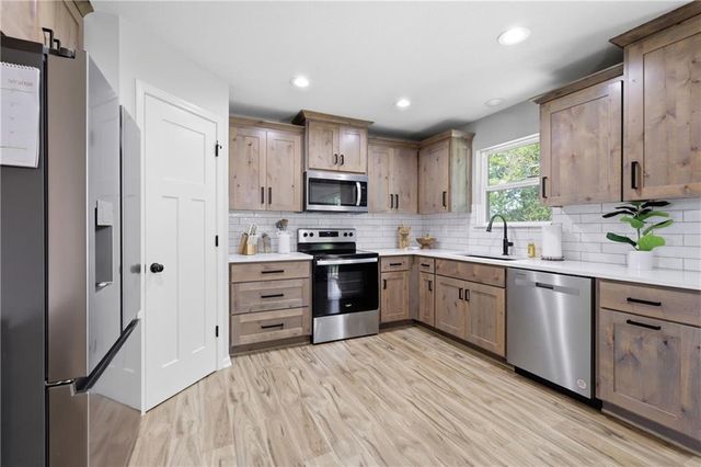 900 Crestwood Drive, Grain Valley, MO 64029