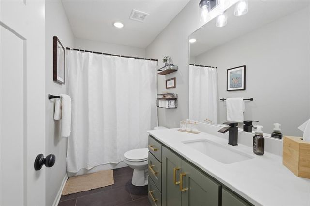 900 Crestwood Drive, Grain Valley, MO 64029