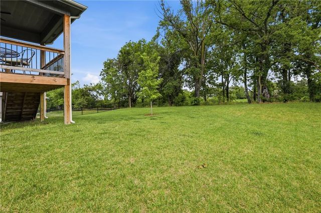 900 Crestwood Drive, Grain Valley, MO 64029