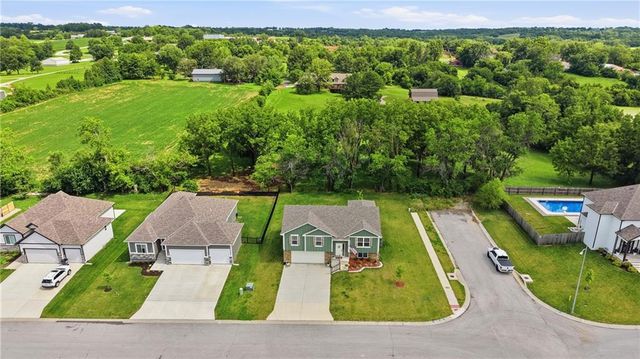 900 Crestwood Drive, Grain Valley, MO 64029