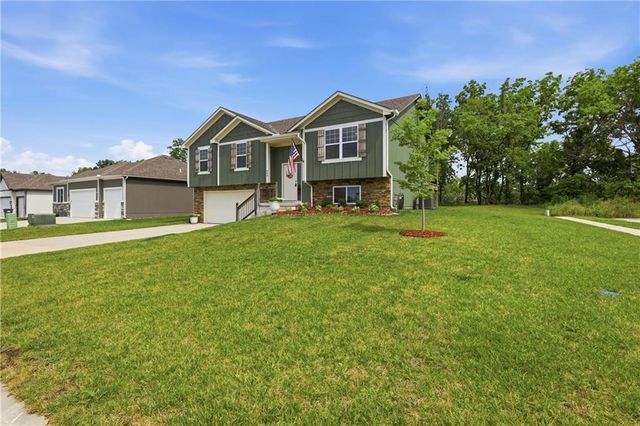 900 Crestwood Drive, Grain Valley, MO 64029