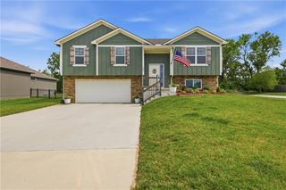 900 Crestwood Drive, Grain Valley, MO 64029