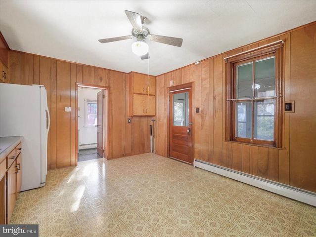 25 FAIRVIEW AVE, Waynesboro, PA 17268