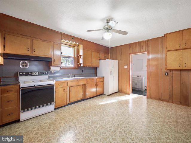 25 FAIRVIEW AVE, Waynesboro, PA 17268