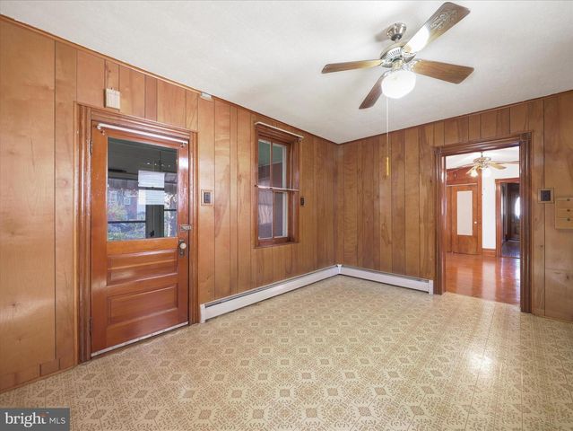 25 FAIRVIEW AVE, Waynesboro, PA 17268