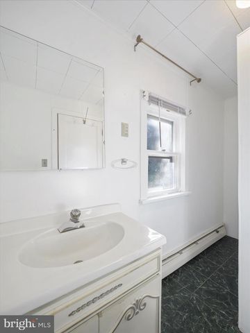 25 FAIRVIEW AVE, Waynesboro, PA 17268