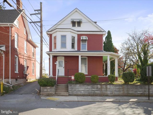 25 FAIRVIEW AVE, Waynesboro, PA 17268