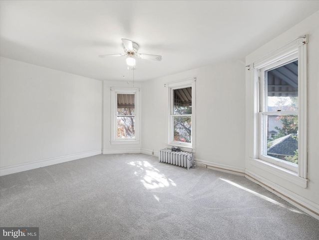 25 FAIRVIEW AVE, Waynesboro, PA 17268