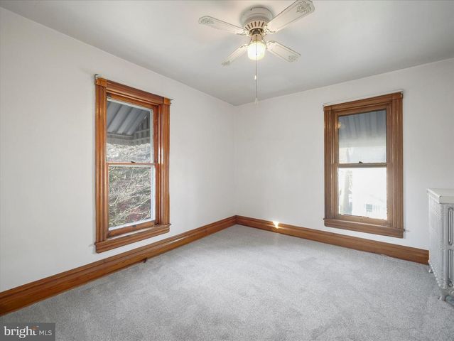 25 FAIRVIEW AVE, Waynesboro, PA 17268