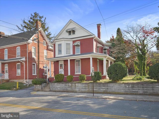 25 FAIRVIEW AVE, Waynesboro, PA 17268