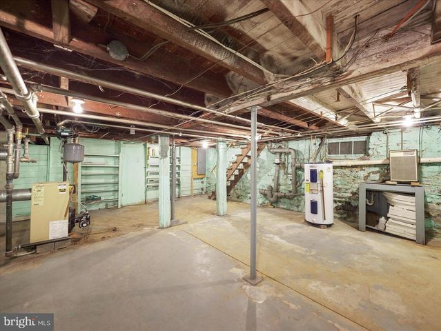 25 FAIRVIEW AVE, Waynesboro, PA 17268